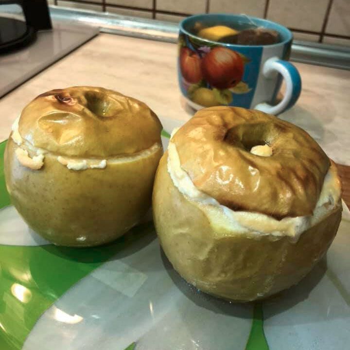 Теплые запеченные яблоки с творожной начинкой