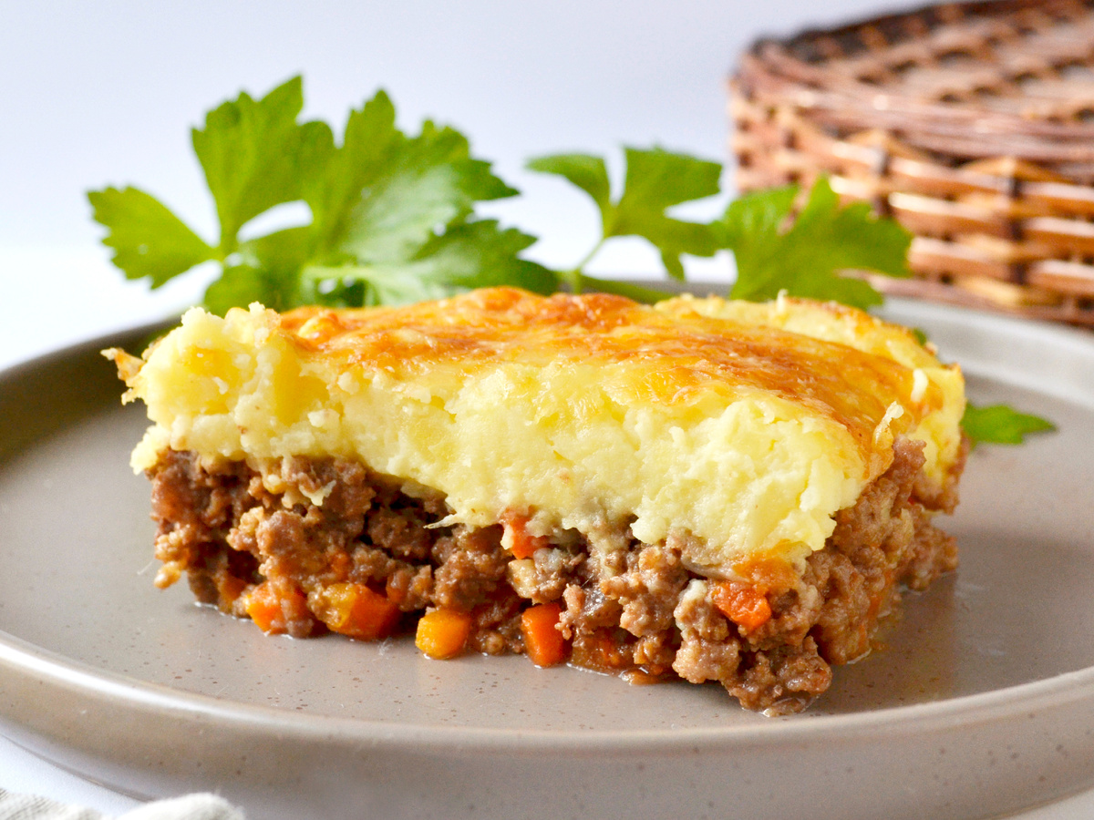 Необычные и сытные запеканки с фаршем: 6 рецептов для каждого дня