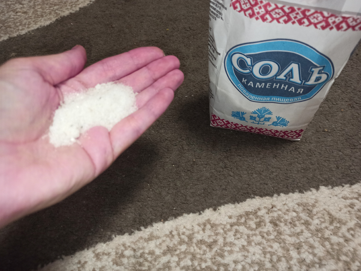 Необычные свойства соли: как она помогает в хозяйстве и не только?