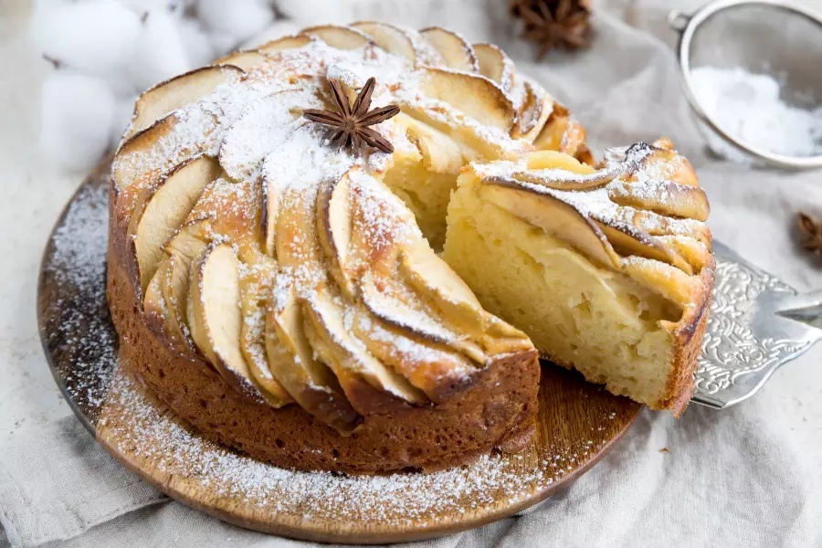 Нежная шарлотка с творогом и яблоками для уюта вашего дома