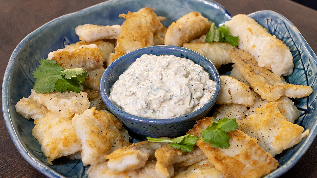 Секрет сочной рыбы: жареный минтай с уникальным соусом