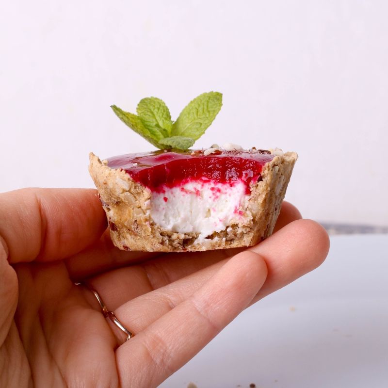 Нежные корзиночки с творогом и ягодным желе