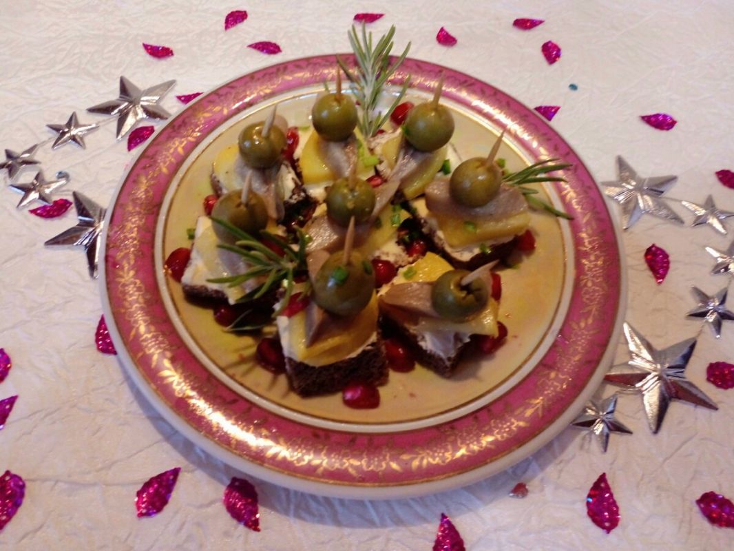 Праздничные канапе с сельдью: Быстрая закуска для любого торжества