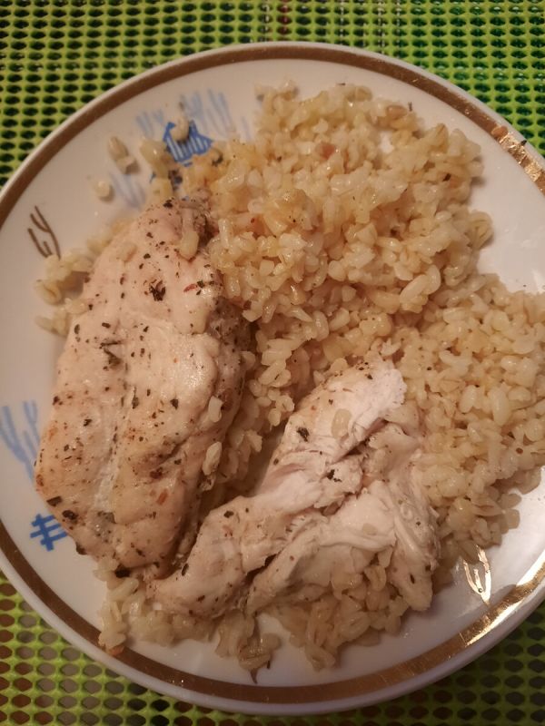 Нежный булгур с куриной грудкой: идеальный обед для диабетиков