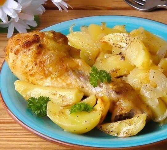 Нежное блюдо: картошка с куриными ножками в духовке