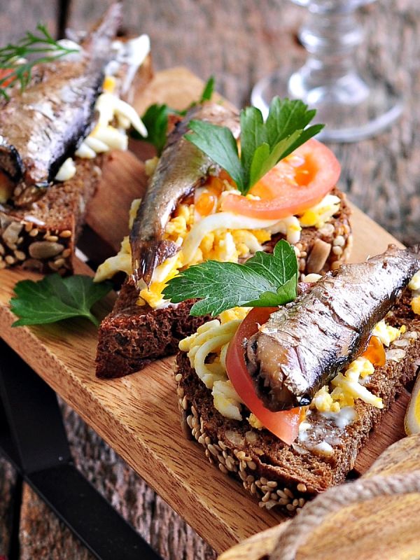 Возвращение шпротов: вкусный и простой рецепт для дружеской встречи