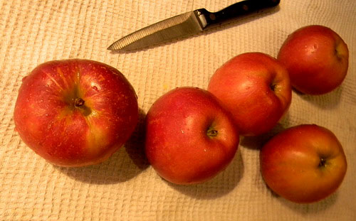 Яблоки в слоеном тесте