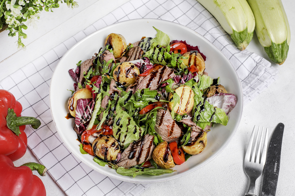 Нежный брайтонский салат с ростбифом и фисташками: идеальное блюдо для вечера