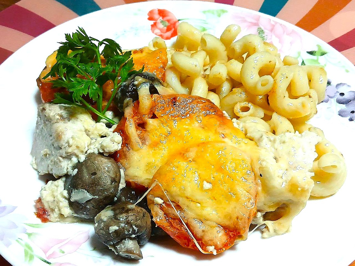 Курица в сливочно-сырном соусе с ароматными грибами