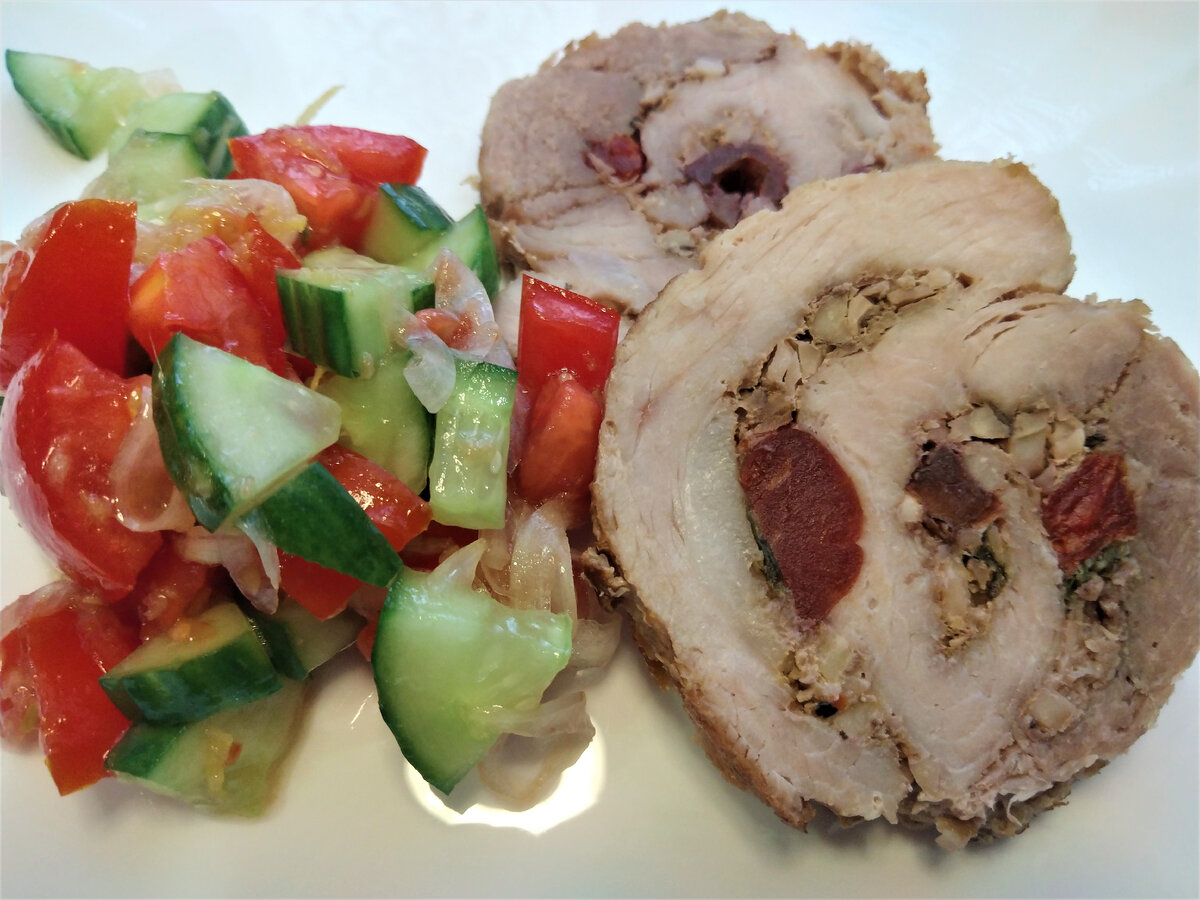 Как приготовить вкусный мясной рулет на праздник