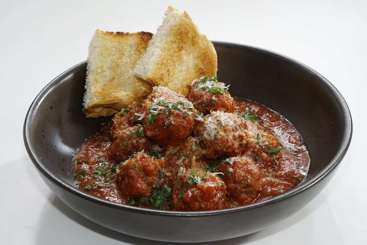 Говяжьи фрикадельки в томатном соусе