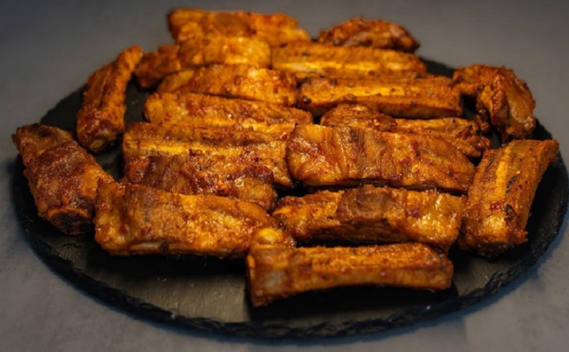 Уникальные свиные рёбрышки в пряной глазури: секрет хрустящей корочки и идеальной сочности
