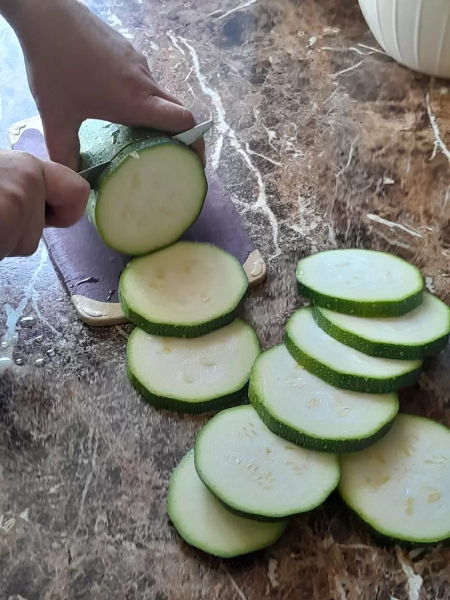 Легкие и хрустящие кабачки: универсальная закуска к любому столу