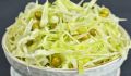 Нежные салаты с капустой и зеленым горошком для любого стола