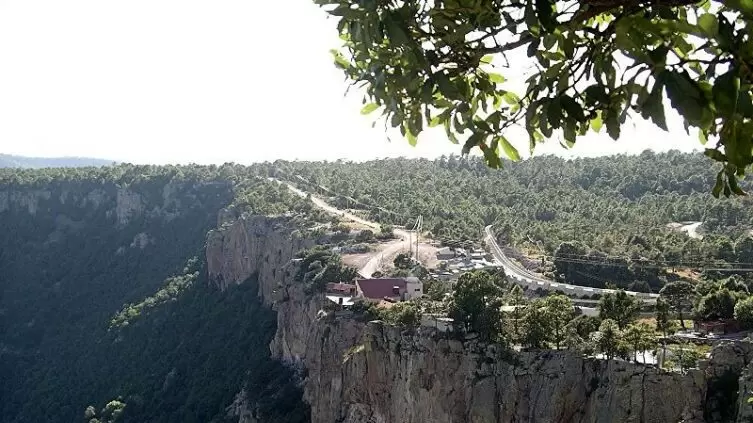Ресторан на грани: гастрономический адреналин над пропастью