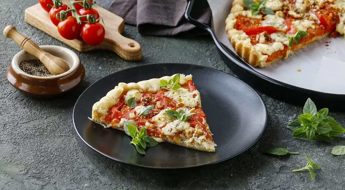 Пирог с луком и помидорами без яиц: секреты приготовления