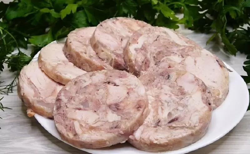 Зельц из куриных желудочков: закуска, которая удивит своей простотой