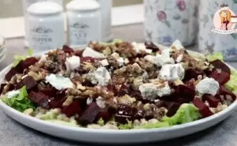 Необычный и полезный: салат из свеклы с перловкой и фетой