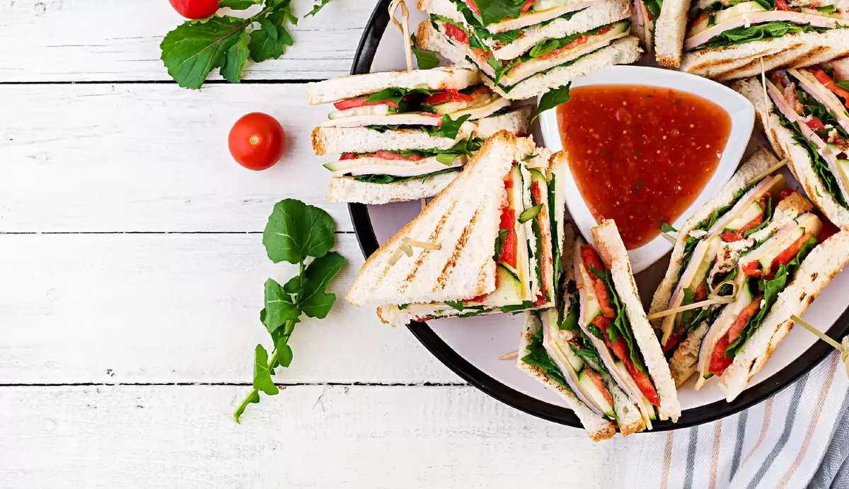 Клубные сэндвичи: многослойное наслаждение для гурманов