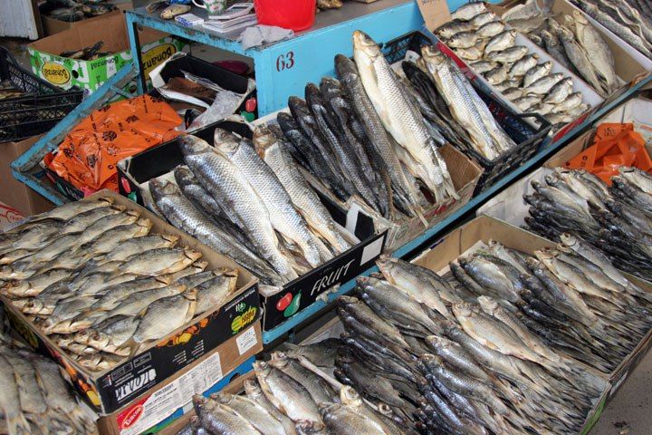 Рыба стала роскошью: что происходит с продуктами в России?